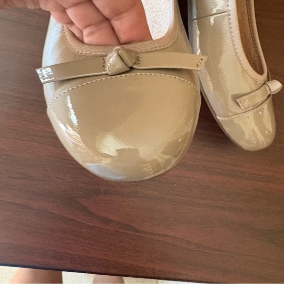 Vionic Women's Amorie Taupe Patent Flats Sz.9W - Picture 6 of 7